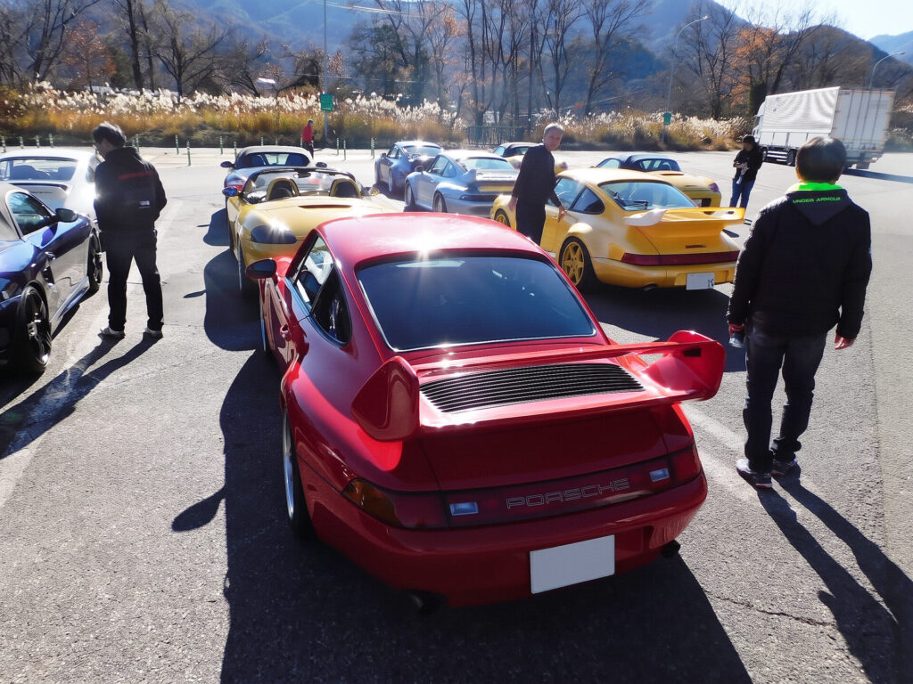 ポルシェツーリング in 河口湖 中央道SAでの休憩